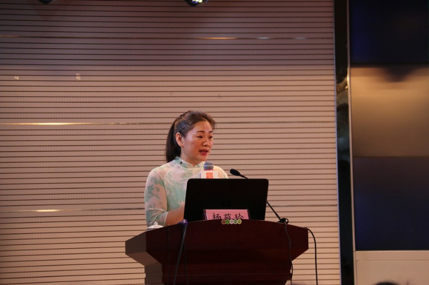 国家一级演员杨苑玲_副本.jpg