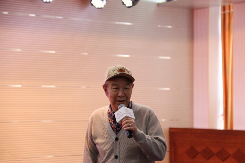 山歌大师汤明哲老先生发言_副本.jpg