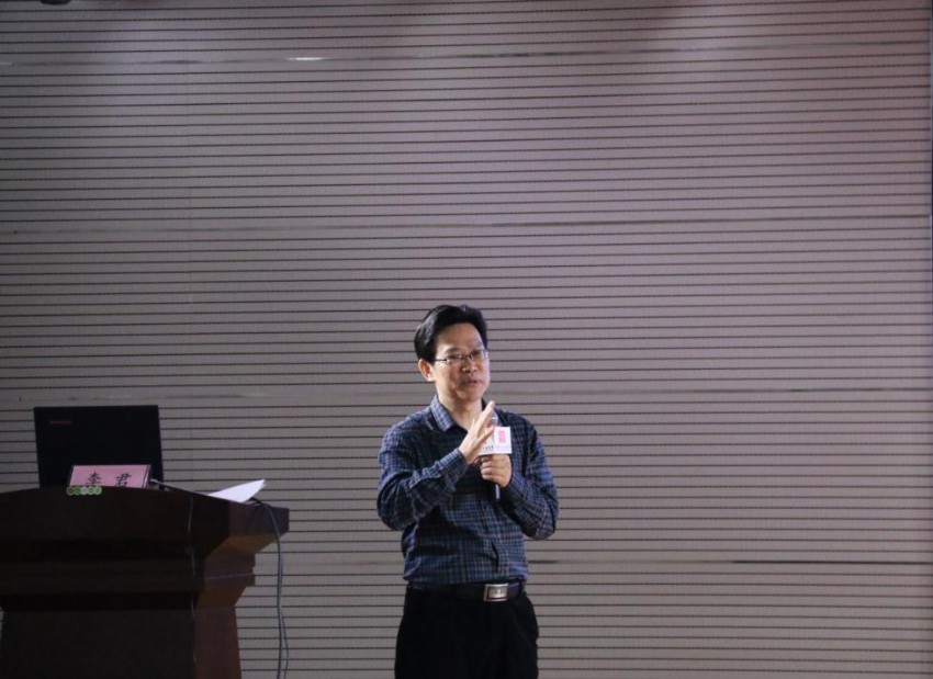 李君副教授1.JPG
