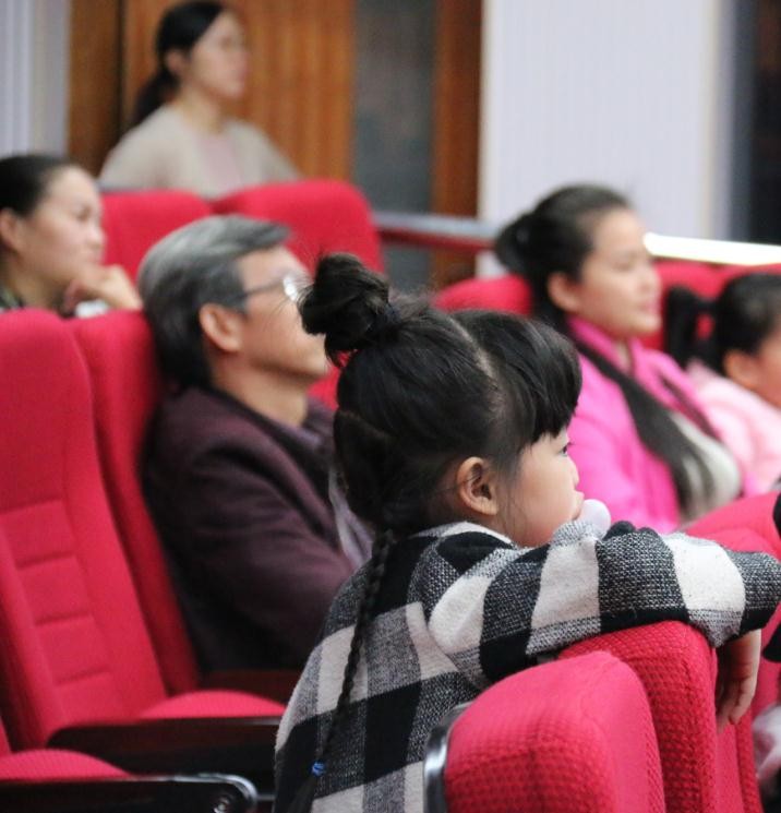 投入的小听众1.JPG